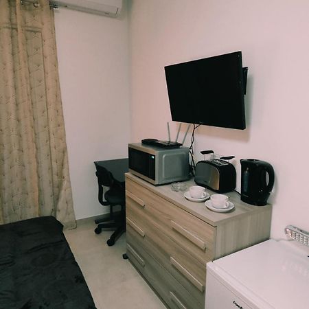 Fairwinds - Double Room With Ensuite - Luqa Airport - Self Check In & Out Available Экстерьер фото
